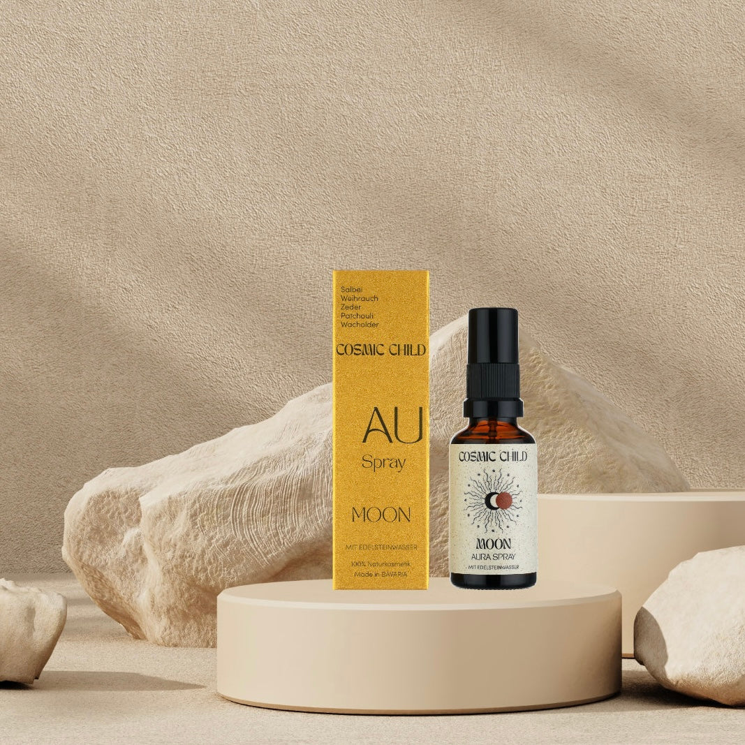 Spiritualität, Aurasoma, Aura-Spray, Aromatherapie, Ätherische Öle, Duft, Entspannung, Energie, Stimmungsaufhellend, Stressabbau, Wellness, Natürlich, Entspannend, Harmonie, Heilung, Aromaöl, Sinneserlebnis, Chakra-Ausgleich, Atemtechniken, Meditation, Geist, Körper, Seele, Achtsamkeit, Verena Ofarim, Cosmic Child, Happiness, Bliss, Lovehealing, Mood Spray, Primavera, Bergkristallwasser, Edelsteinwasser, Raumduft, Aura, Yoga, Naturkosmetik, Moon, Salbei, Weihrauch, Erdend, Purification, Geschenk, Ritual