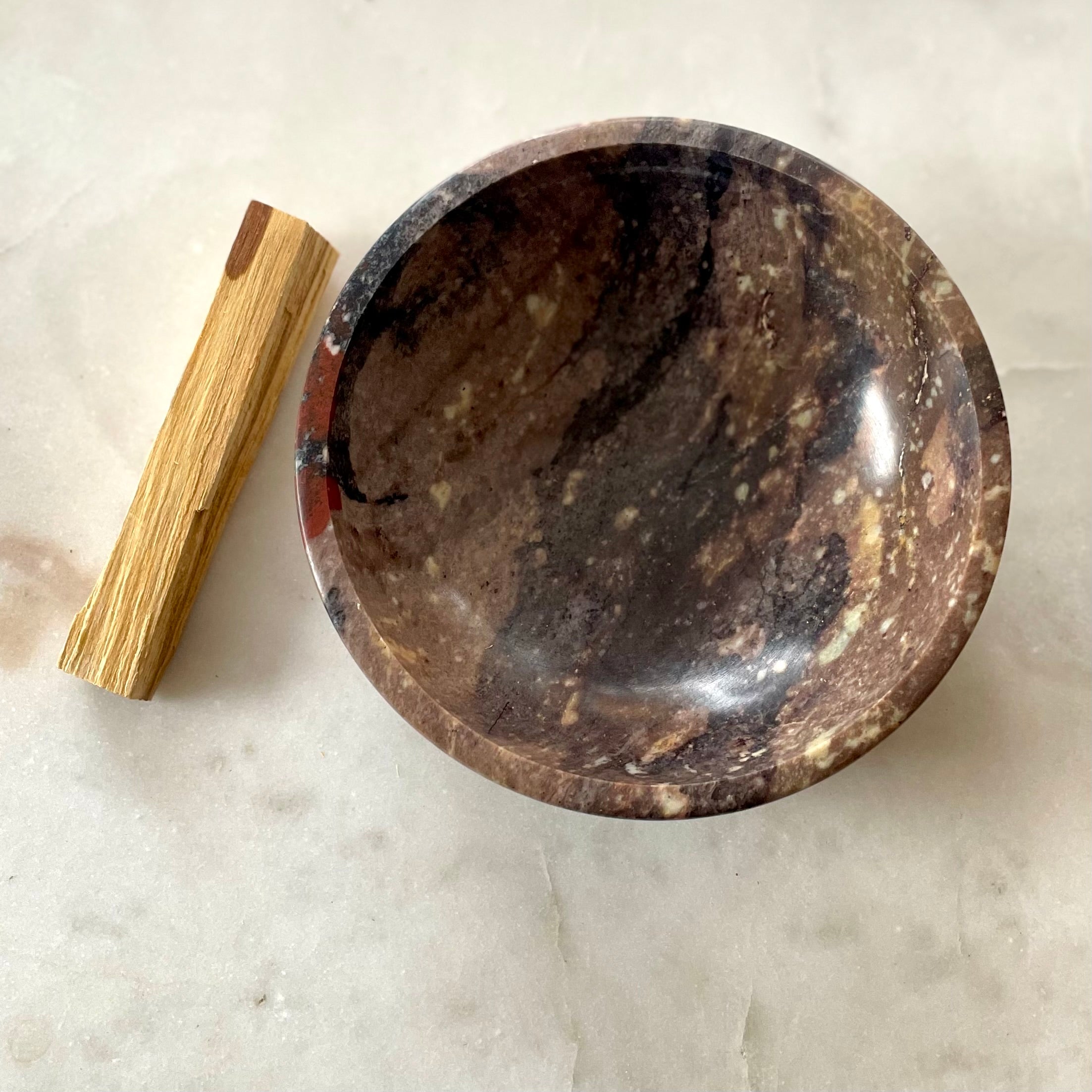 Räucherstäbchen, Räucherschale, Räucherwerk, Palo Santo, Salbei Smudge, Aromatherapie, Spirituelles Räuchern, Natürliche Räucherstoffe, Räucherzubehör, Räuchermischungen, Reinigendes Räuchern, Heiliges Holz, Räucherstäbchenhalter, Räucherbündel, Entspannende Rituale, Räucherutensilien, Esoterische Produkte, Energetische Reinigung, Räucherstäbchen kaufen, Räucherwerk bestellen, cosmic child, Moon, Räucherwerk