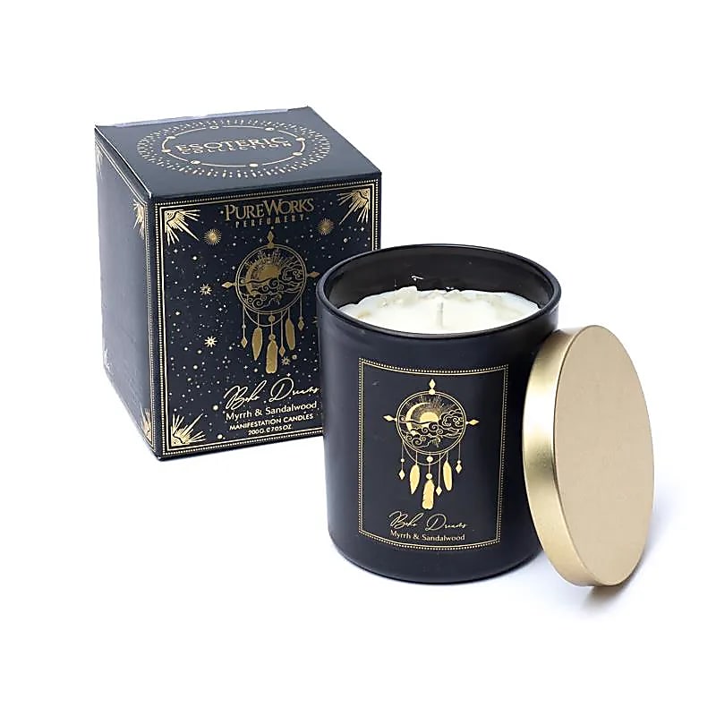 Boho-inspirierte Manifestationskerze im schwarzen Glas mit goldfarbenem Symbol, Duft Myrrhe & Sandelholz, Bergkristall – Spirituelle Kerze für Ruhe und Balance von Cosmic Child