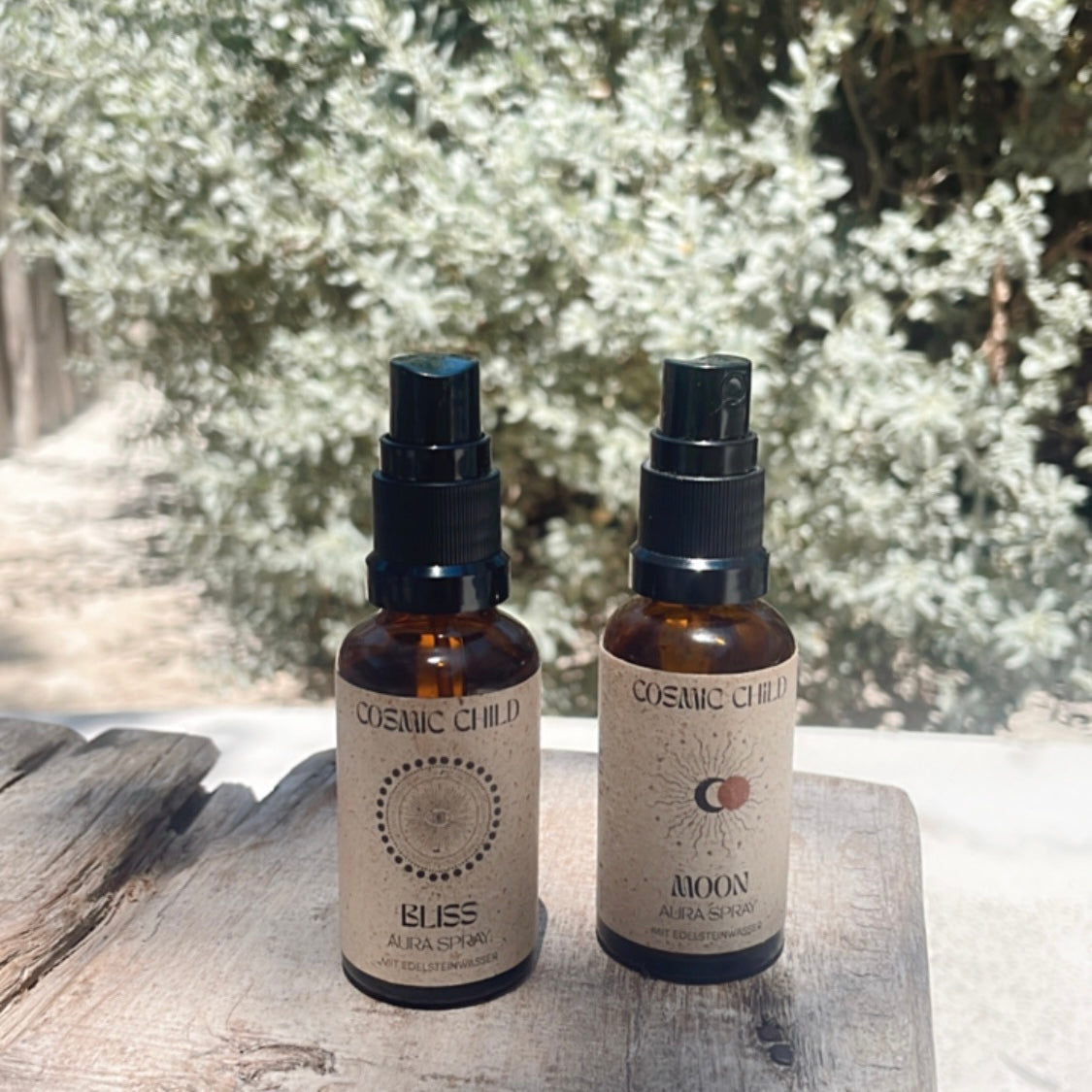 Spiritualität, Aurasoma, Aura-Spray, Aromatherapie, Ätherische Öle, Duft, Entspannung, Energie, Stimmungsaufhellend, Stressabbau, Wellness, Natürlich, Entspannend, Harmonie, Heilung, Aromaöl, Sinneserlebnis, Chakra-Ausgleich, Atemtechniken, Meditation, Geist, Körper, Seele, Achtsamkeit, Verena Ofarim, Cosmic Child, Happiness, Bliss, Lovehealing, Mood-Spray, Primavera, Bergkristallwasser, Edelsteinwasser, Raumduft, Aura, Yoga, Naturkosmetik, Grapefruit, Mandarine, Citrus, Chakra-Spray, Körperspray