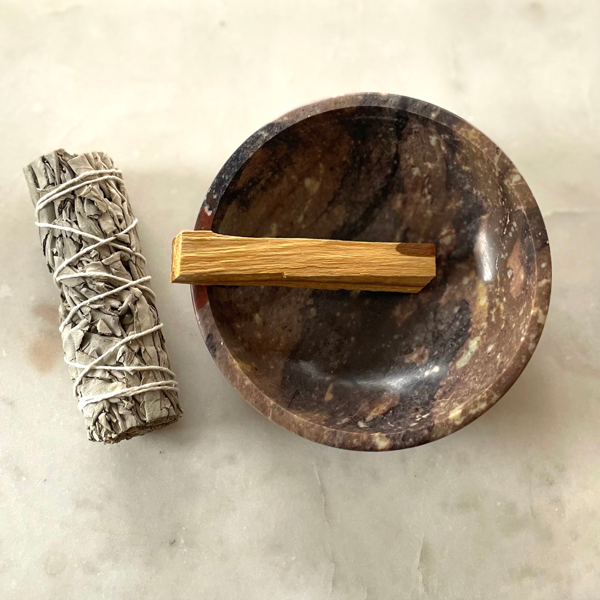 Räucherstäbchen, Räucherschale, Räucherwerk, Palo Santo, Salbei Smudge, Aromatherapie, Spirituelles Räuchern, Natürliche Räucherstoffe, Räucherzubehör, Räuchermischungen, Reinigendes Räuchern, Heiliges Holz, Räucherstäbchenhalter, Räucherbündel, Entspannende Rituale, Räucherutensilien, Esoterische Produkte, Energetische Reinigung, Räucherstäbchen kaufen, Räucherwerk bestellen, cosmic child, Moon, Räucherwerk