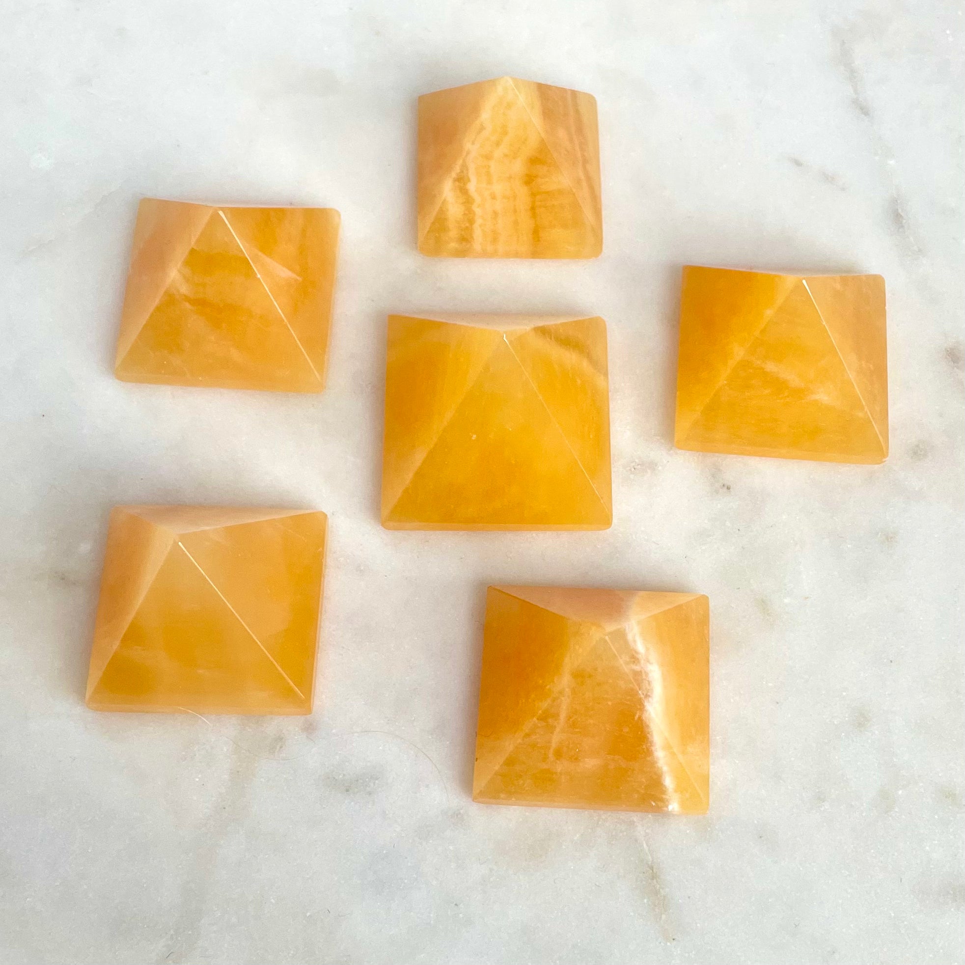 Pyramide Orangencalcit